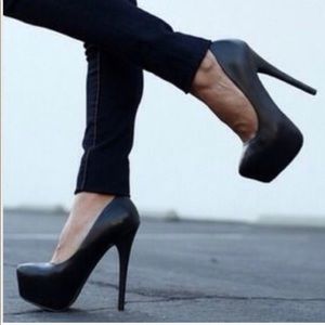 LAST DAY LAST PRICE Steve Madden DejaVu Black Pump
